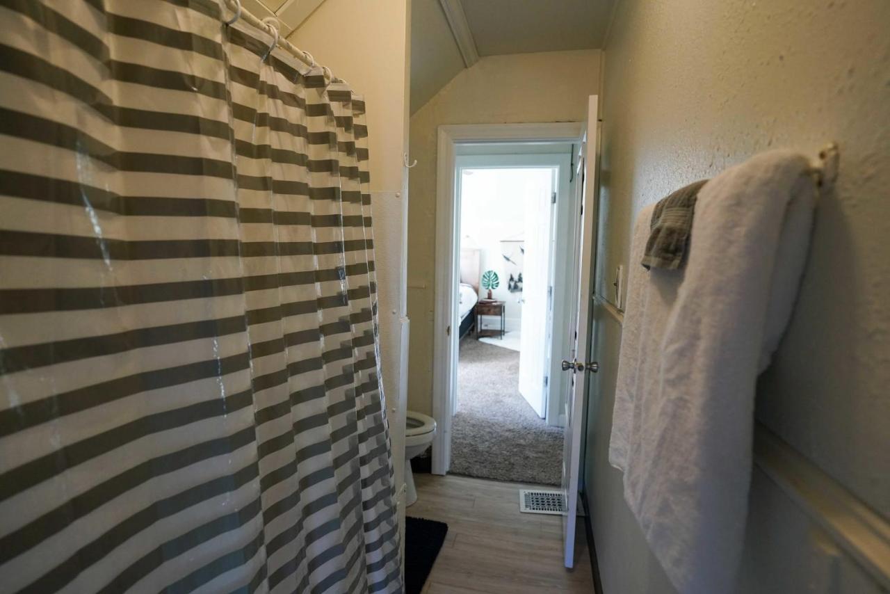 2 Bedroom Apartment Near Ndsu And Downtown ファーゴ エクステリア 写真