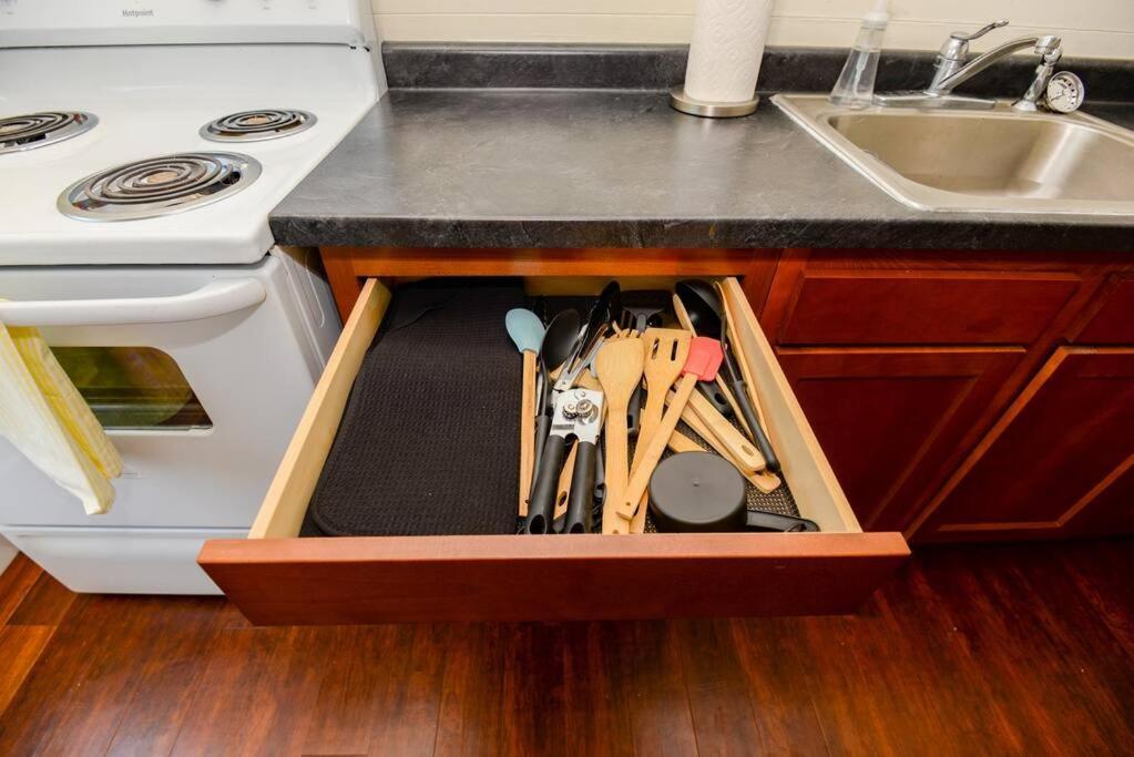 2 Bedroom Apartment Near Ndsu And Downtown ファーゴ エクステリア 写真