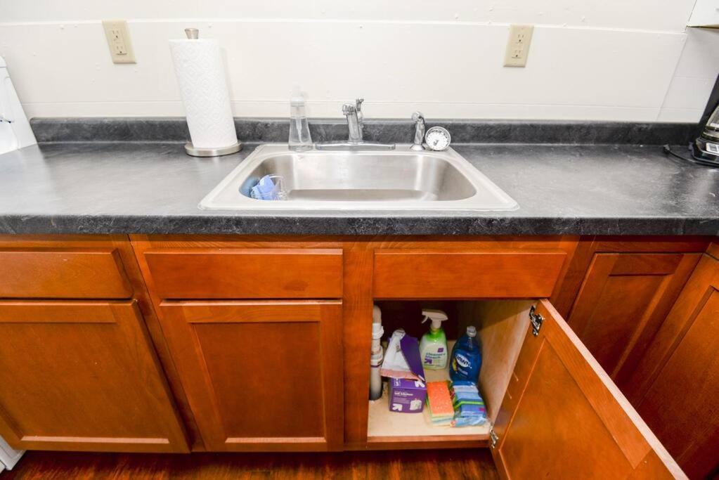 2 Bedroom Apartment Near Ndsu And Downtown ファーゴ エクステリア 写真
