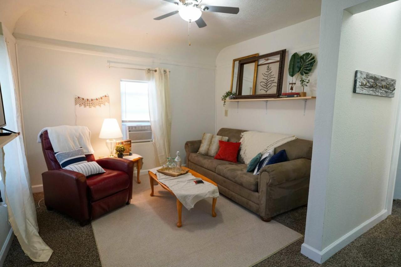 2 Bedroom Apartment Near Ndsu And Downtown ファーゴ エクステリア 写真