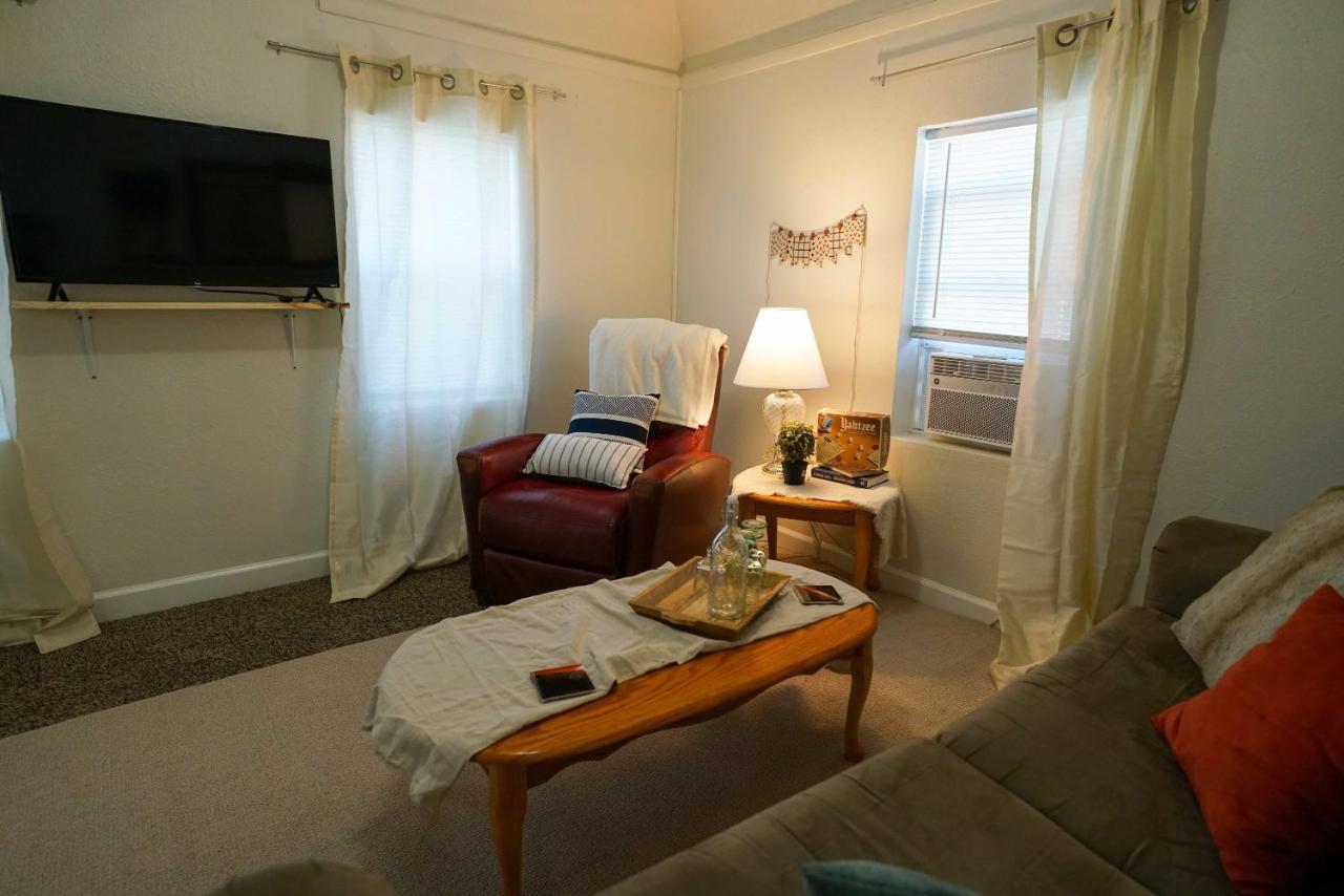 2 Bedroom Apartment Near Ndsu And Downtown ファーゴ エクステリア 写真