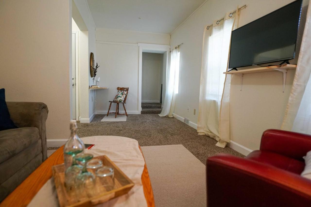 2 Bedroom Apartment Near Ndsu And Downtown ファーゴ エクステリア 写真