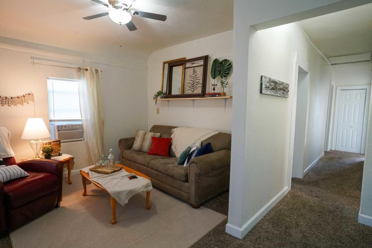2 Bedroom Apartment Near Ndsu And Downtown ファーゴ エクステリア 写真